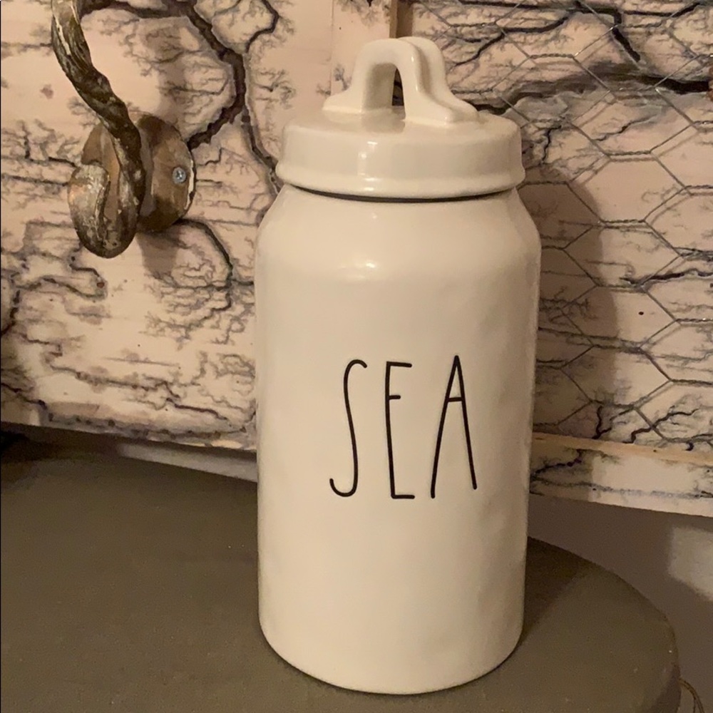 Rae Dunn canister.